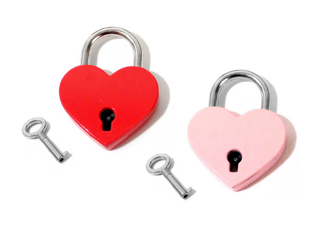 Large Matte Heart Padlock