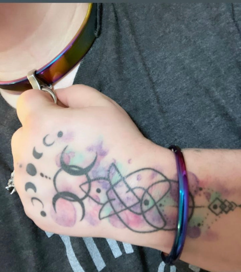 Rainbow Elliptical Locking Bracelet or Anklet