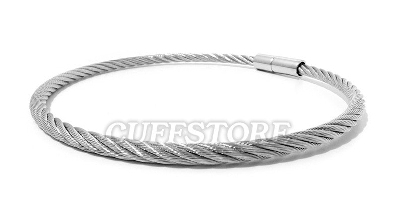 Angled view of the closed stainless steel cable collar