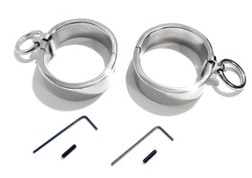 Flat-Band Handcuffs with Rings